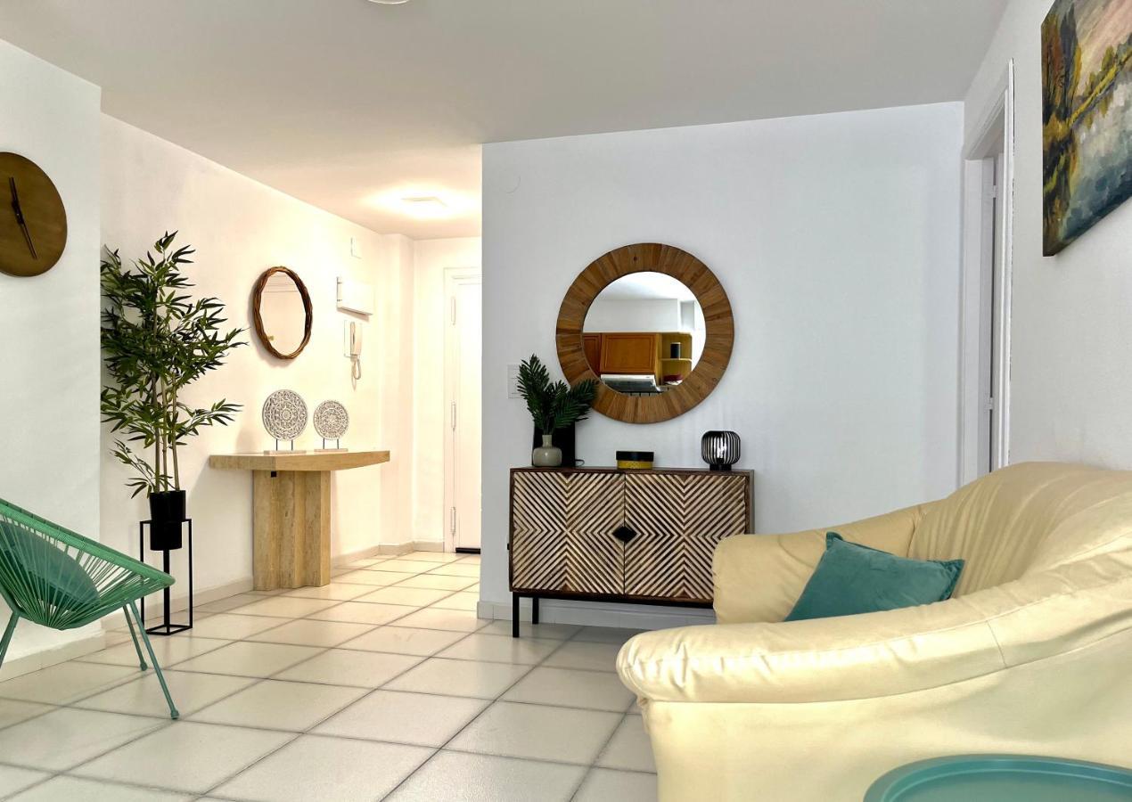 Modern Apartment On The Beach With Pool Calpe Esterno foto