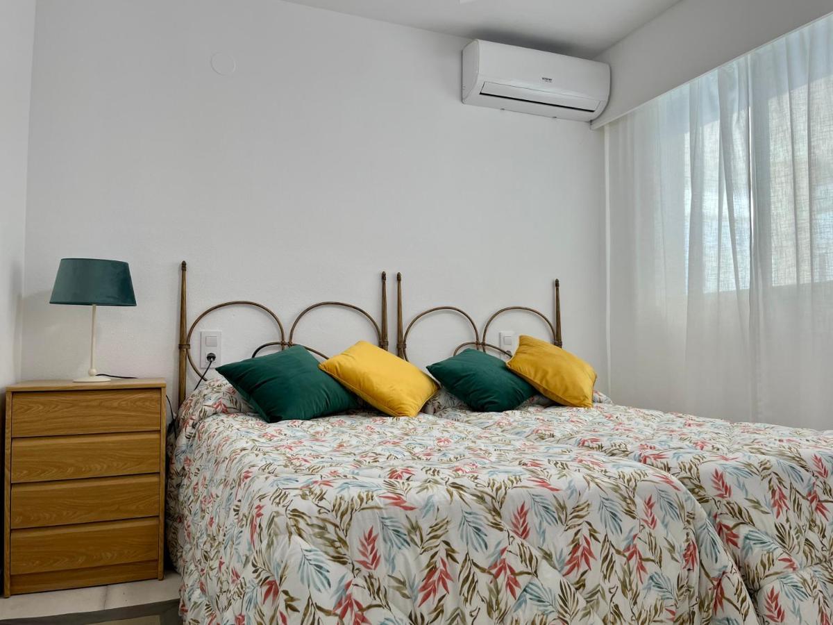 Modern Apartment On The Beach With Pool Calpe Esterno foto