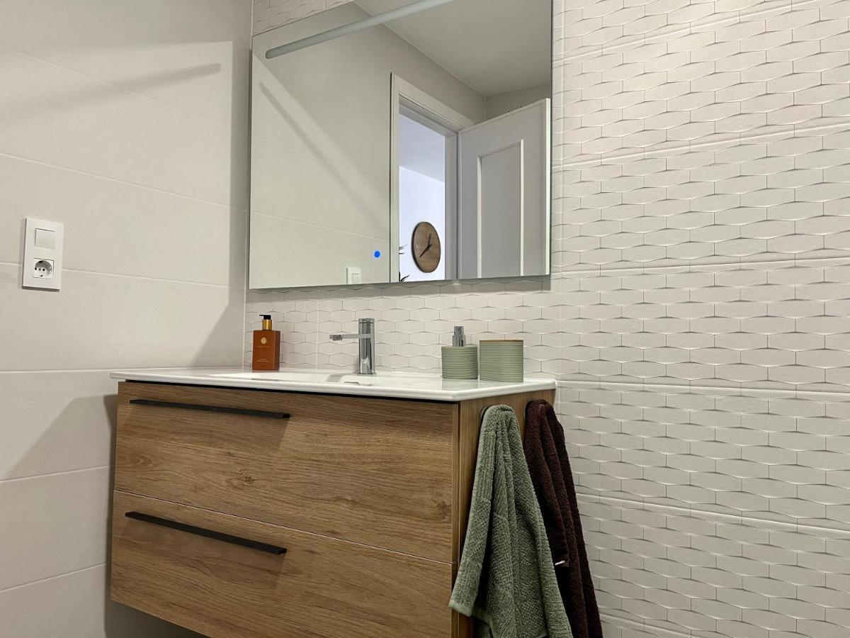 Modern Apartment On The Beach With Pool Calpe Esterno foto
