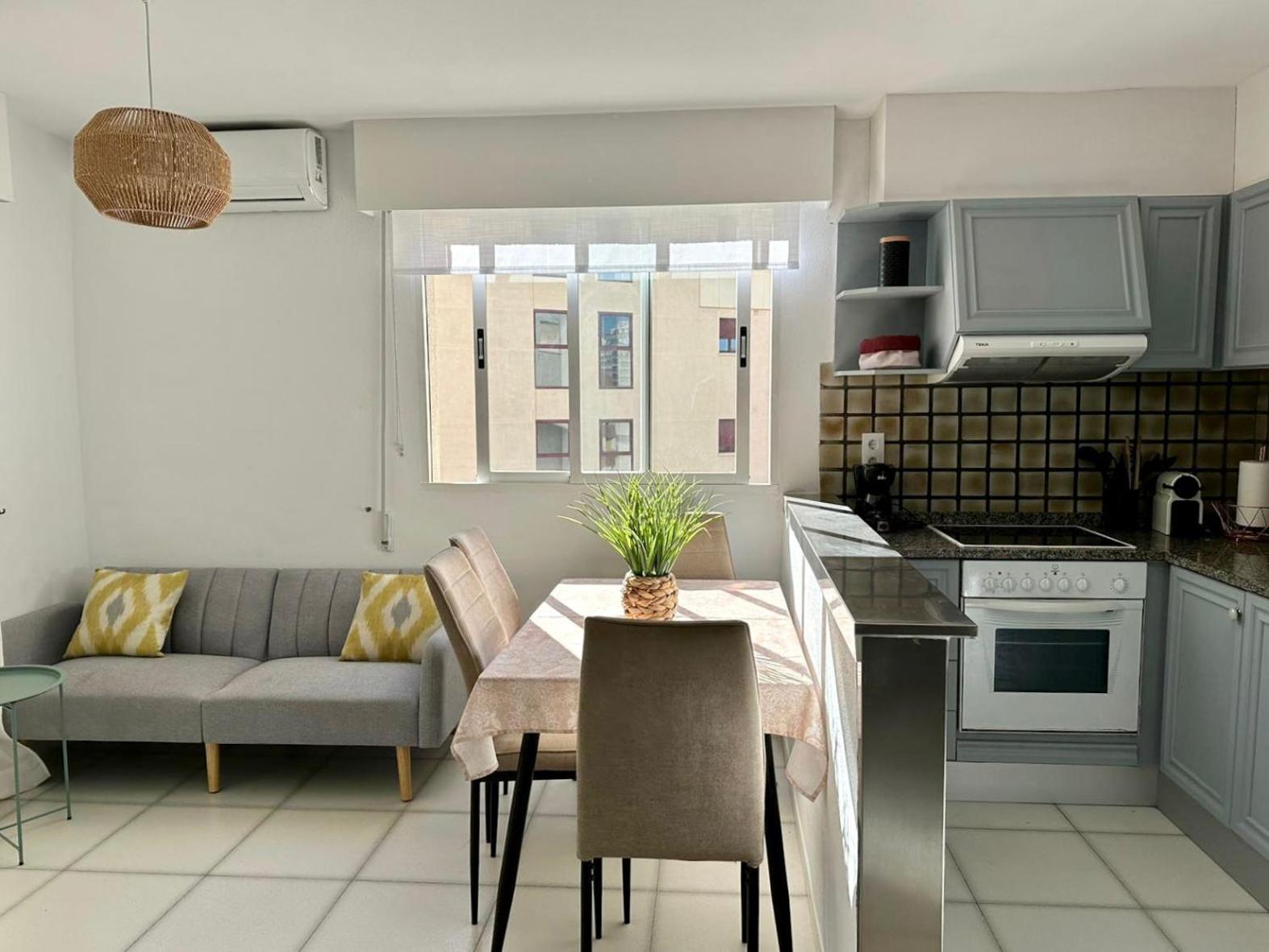 Modern Apartment On The Beach With Pool Calpe Esterno foto